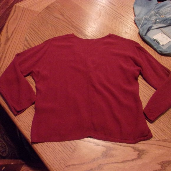 Red button front top - Picture 5 of 7